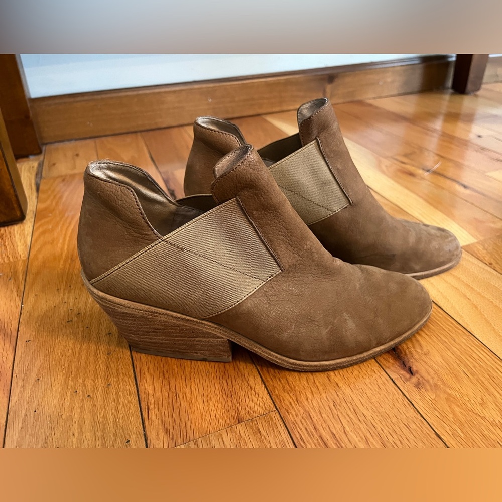 Eileen Fisher Roy‎ Tumbled Nubuck Tan Leather Chunky Heel Boot Size 8.5